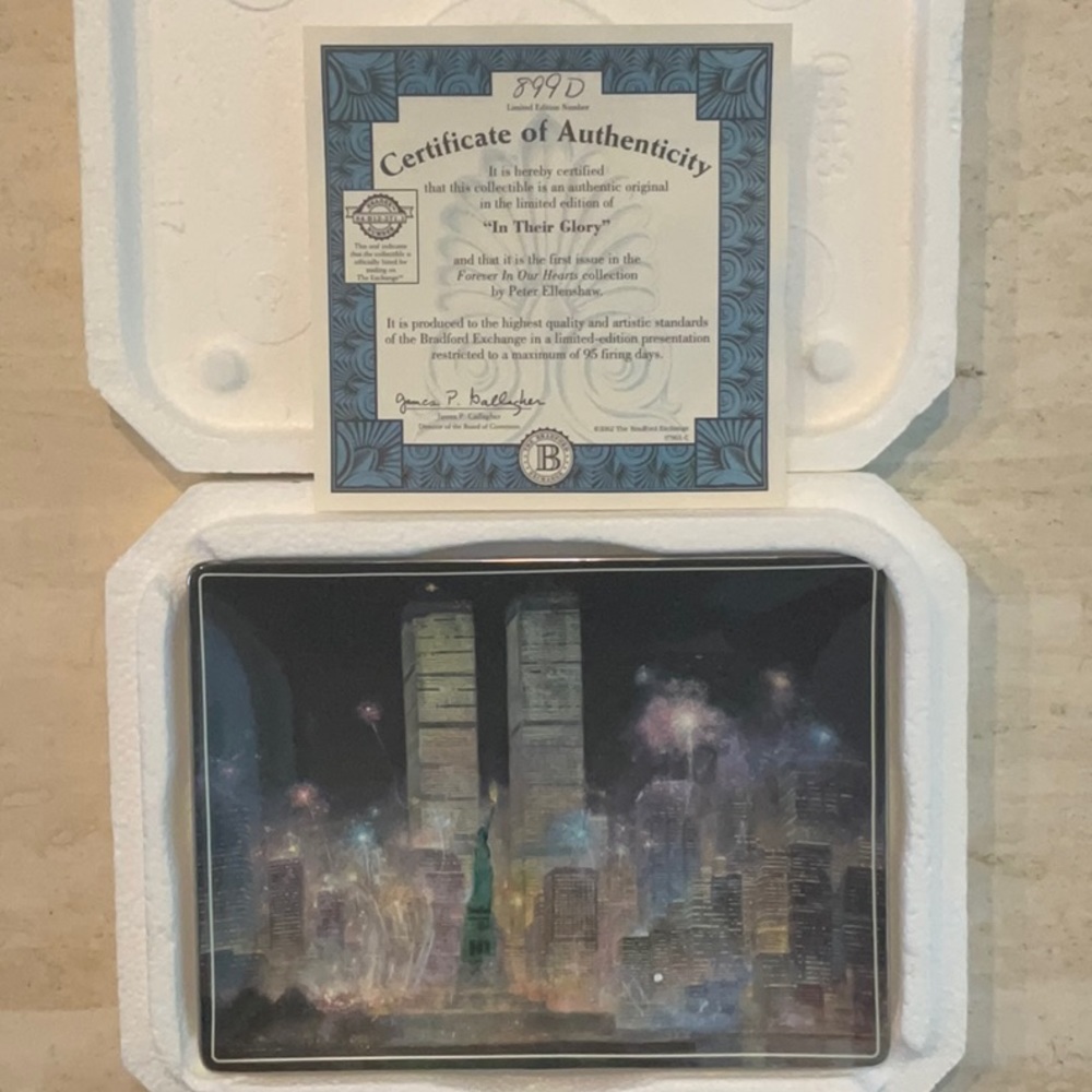 World Trade Center 2002 Statue Of Liberty Plate Bradford Exchange NYC WTC 9/11